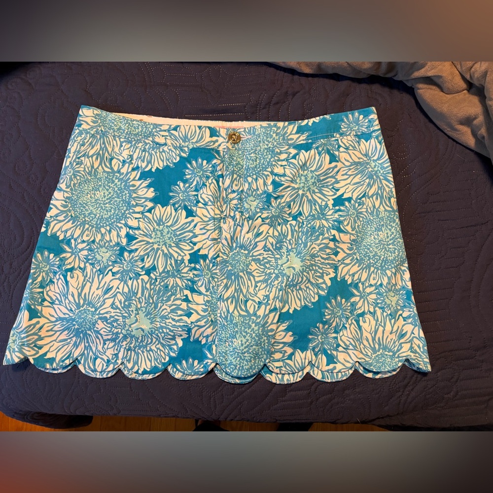Lilly Pulitzer Blue and White Floral shorts never worn